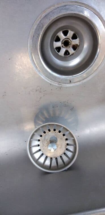 vaga sa tasovima: Sudopera usadna inox dimenzije 77x43,5 cm. deo za pranje 37,5x34 cm — 4