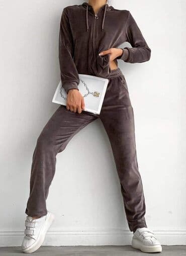 plišane pidžame: Plišani kompleti 
Vel : ( s m l xl xxl ) 

Cena : 3100 din — 10