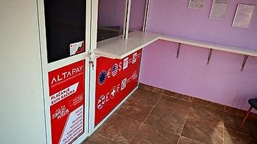 Aluminijumsko- staklena šalter-kabina sa vratima, pogodna za
