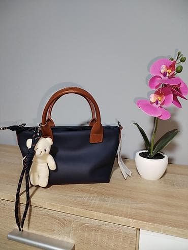 chanel c: Elegantna ženska torbica – tamnoplava sa braon ručkama - Materijal — 1