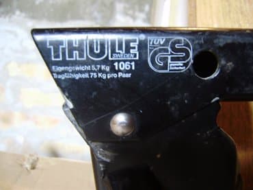 auto pojasevi: Originalni "thule" krovni nosač, bio montiran na mazdu 323 sedan, malo — 1