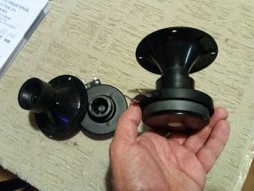 Video igre i konzole: Horne-okrugle; r=10cm; 8 oma; visina 9,5cm; magnet 7,2cm; ispravni; — 1