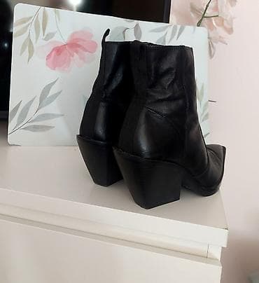 zara cipele 42: Crne ženske kožne čizme sa špicastim vrhom i blok potpeticom u — 5