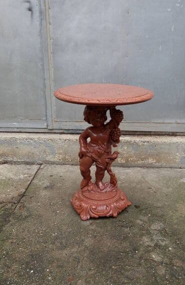 Ugaone garniture: Stilski stolić. Donet iz inostranstva, imitacija drveta, nije drvo — 1