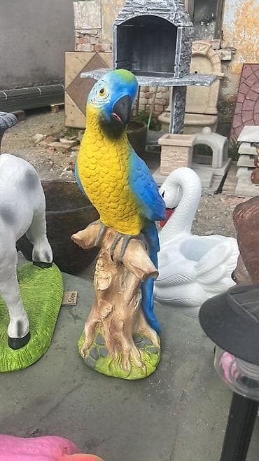 stol terasa 60: Dekorativna figura papagaja za dvorište ili enterijer. - Materijal — 1