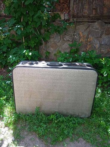 bluze c: Medium suitcase — 4