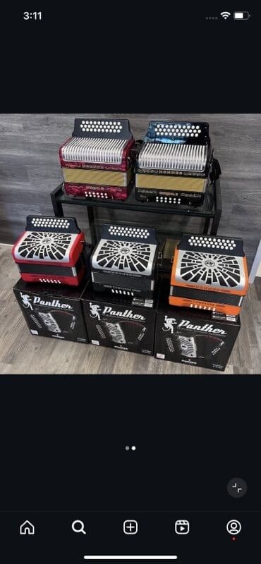 orphan the first kill sa prevodom: Hohner Compadre harmonika, dostupna u raznim bojama, uključujući — 1