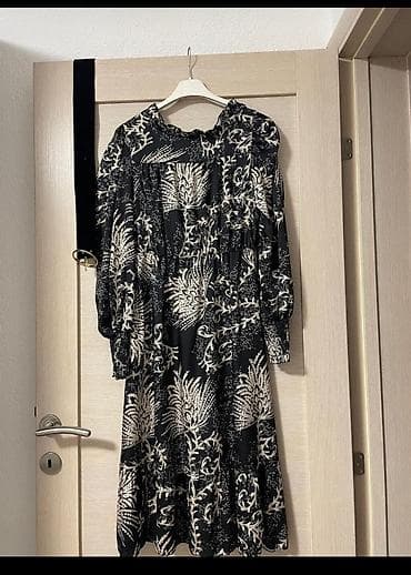 Haljine: Haljina sa printom palmi/lišća u crno‑bejž kombinaciji. - Kroj — 1