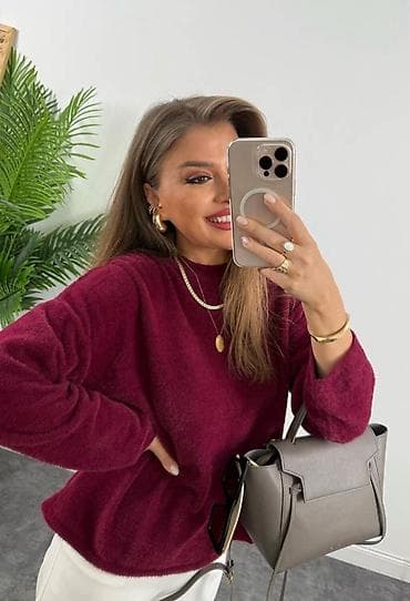 ysl libre: Džemper u boji bordo vina. Klasičan kroj sa dugim rukavima i okruglim — 1