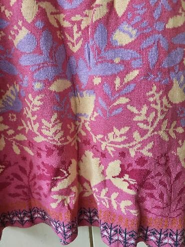 roze odelo: Pletena suknja sa floralnim žakard dezenom - Model: A-kroja, blago se — 2