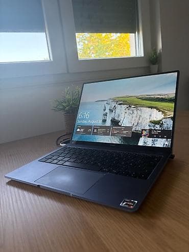 luv rostilj: Odlican laptop za svakodnevni rad, sastanke, prezentacije. prijatan — 1