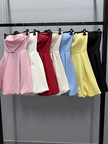Haljine: Kratka elegantna haljina bez bretela
2400 din
S M L — 4