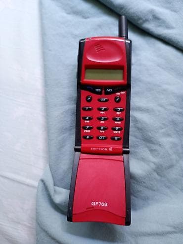 iphone 1: Ericsson GF768 – preklopni mobilni telefon (GSM),baterija — 3