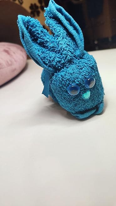 Zeka peškir – dekorativno složen mini peškir u obliku zeke, idealan