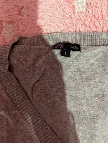 crno sivi tech fleece: Dzemper tanji na V izraz u L velicini.🌸 — 2