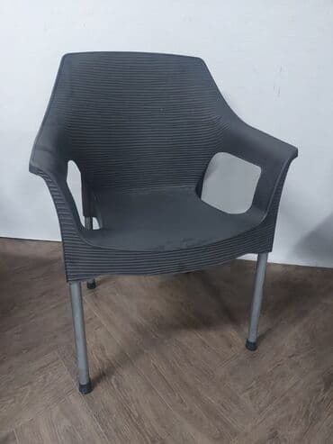 garniture od paleta cena: Nove 
Bastanske garniture
4 stolice i sto (120*70cm)
14000 — 7