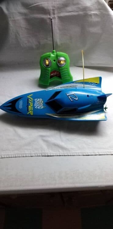 velike lutke za devojcice: Na daljinski gliser Super boat 34 cm. sa original daljincem punjivom — 2