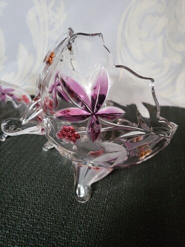 Sweatpants: Nova bombonijera. Bombonijera nova,sve na njoj odsjaj od svetla — 14