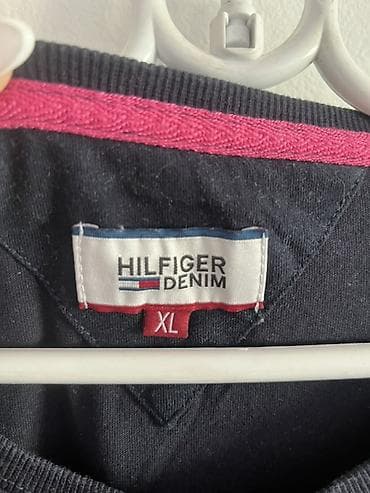 seni basic large 3: Tommy Hilfiger Denim majica kratkih rukava, veličina XL. Model je u — 2