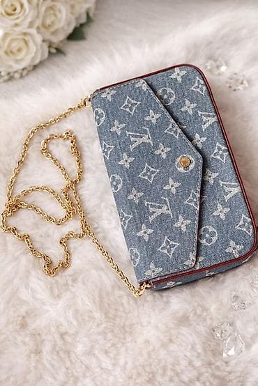 Mini torbica preko ramena sa lancem - Materijal: tekstil sa efekatom