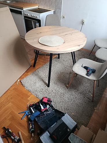 Montiranje Emeceta stolova i ostalog namestaja. Kao i svog ostalog