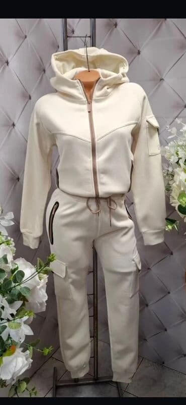 Sweatsuit Sets: Termo kompleti 3000din — 2