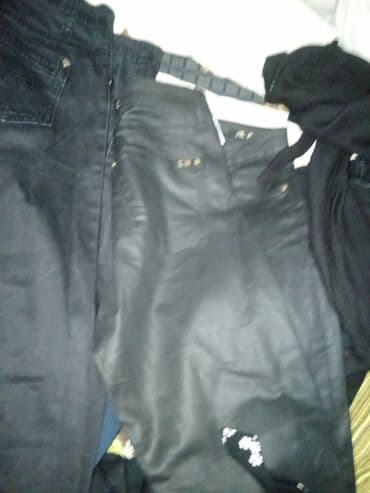 nike tech fleece m: Široke pantalone sa cvetnim dezenom u crnoj boji sa belim cvetovima — 4