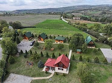 fiksna: Na prodaju turistički kompleks sa 5 brvnara različitih struktura — 2