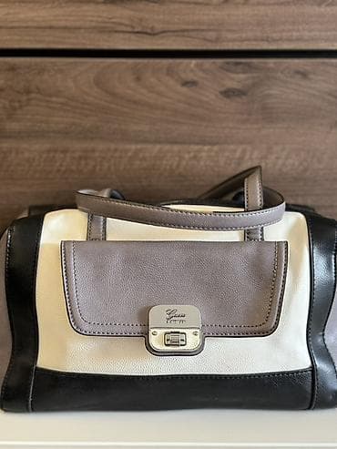 Guess torba – model sa ručkom, trobojna - Dizajn: kombinacija crne na lalafo.rs Guess torba – model sa ručkom, trobojna - Dizajn: kombinacija crne
