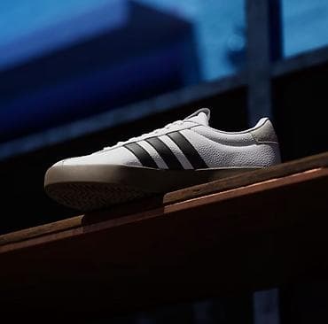 muške cipele veliki brojevi: Adidas patike – bele sa crnim prugama i gumiranim đonom u braon tonu — 6