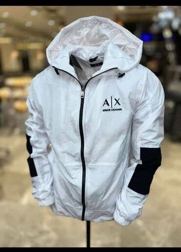 Jackets: Muška vetrovka sa kapuljačom, idealna za prelazne periode. Karakteriše — 3
