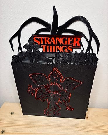 Food products: Stranger Things zidni/stojeći organizator – kolekcionarska vitrina sa — 2