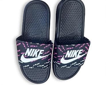 Nike papuče/slajdovi – crne sa belim Nike logotipom i natpisima “Just