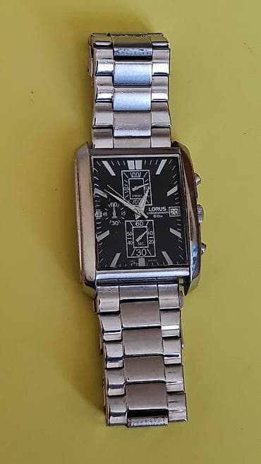 sat versace: **Lorus Chronograph 50m ručni sat** Prodaje se muški Lorus hronograf — 10