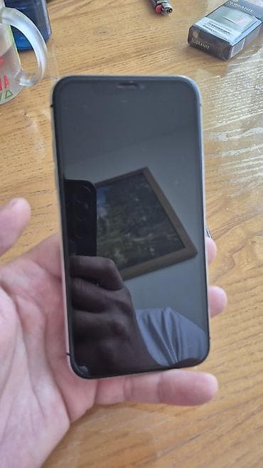 wiko telefoni sa tastaturom: Apple iPhone 11 – crni - Ekran 6.1", Liquid Retina HD (IPS), True — 1
