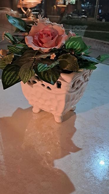prodaja satova novi sad: Stona dekoracija. Saksija od porcelana i cvetovi od šećera — 2