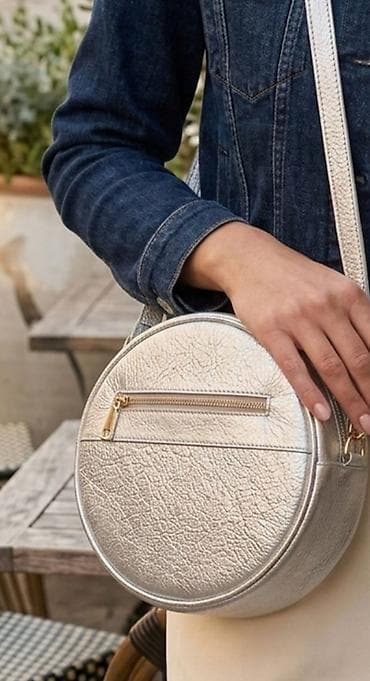ps aksesoari: Okrugla crossbody torbica u metalik srebrnoj boji - Materijal — 1