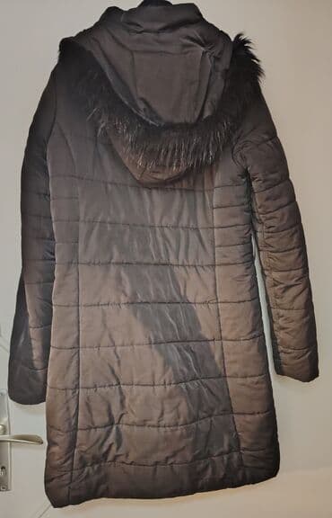 Ženska zimska jakna – crna, prošivena, dužina do iznad kolena. - na lalafo.rs Ženska zimska jakna – crna, prošivena, dužina do iznad kolena. -