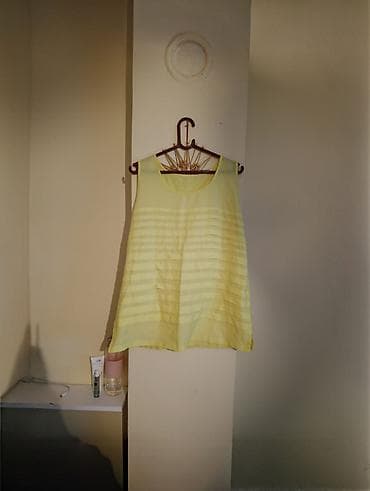 Ženska letnja bluza bez rukava – svetložuta - Model: lepršava bluza na lalafo.rs Ženska letnja bluza bez rukava – svetložuta - Model: lepršava bluza