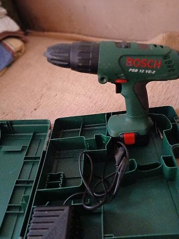 filc za poliranje aluminijuma: Bosch PSB 12 VE-2 akumulatorska bušilica/odvijač u koferu. - Napon — 4