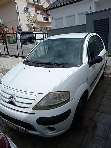 Citroen: Citroën C3, bela boja, 5 vrata, hečbek.Registrovan do 11.2026. Vlasnik — 2