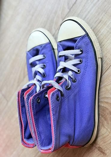 deciji set posudja: Converse Chuck Taylor All Star – duboke starke

- Veličina: EU 37 — 2