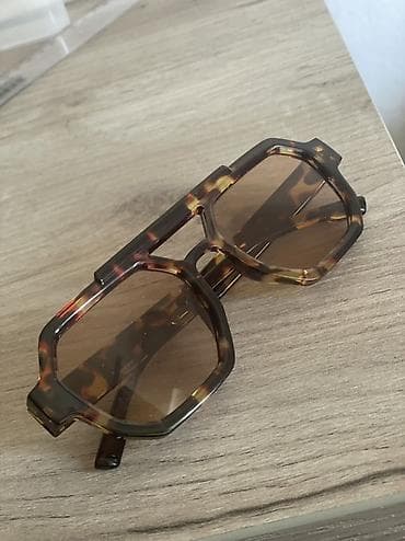 Jewellery: Naočare za sunce sa masivnim geometrijskim okvirom u „tortoise” — 2