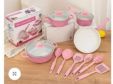 Set posuđa 13 delova – pink ik Komplet uključuje: - 2 šerpe sa