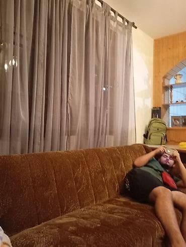 sobe novi sad izdavanje: Prostran dnevni boravak sa kuhinjom i trpezarijskim šankom - Otvoren — 4