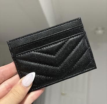 hermes muski kais: Elegantan kožni držač kartica, crne boje, sa prepoznatljivim metalnim — 2