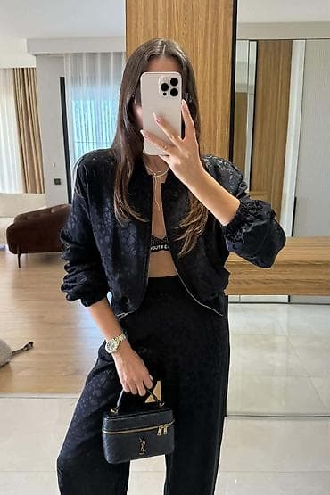 Ženska odeća: 🩶Komplet
Cena 6100
Vel.S m l
V55 — 9