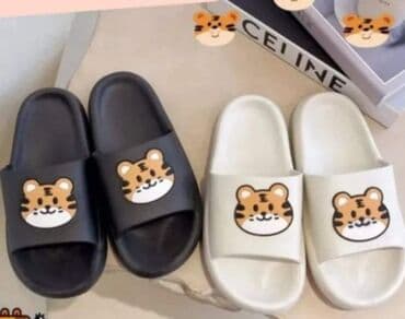 crocs zenske klompe: Crna i bela boja dostupna 
2 za 1400 dinara 
Manji kalupi za broj — 1