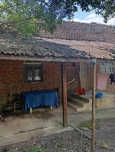 montazne kuce ledine: Kuća sa pomoćnim objektima i prostranim dvorištem - Stambena kuća od — 4