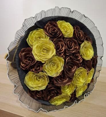 sobne peci na pelet polovne: Elegantni buket od dekorativnih ruža - Luksuzno aranžiran buket u — 4